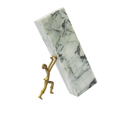 Enfeite Decorativo Escultura Segurando Metal Dourado
