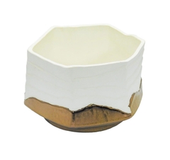 Vaso Decorativo Sextavado Bege E Marrom Design - comprar online