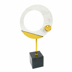 Escultura Moderna Circulo Marmorizado Detalhes Dourado Base Preta Luxo