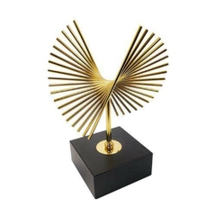 Escultura Enfeite Design Moderno Menor Metal Dourado com Base