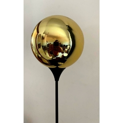 Imagem do Enfeite Escultura Menino Segurando Balão Metal Dourado Luxo
