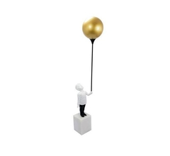 Enfeite Escultura Menino Segurando Balão Metal Dourado Luxo
