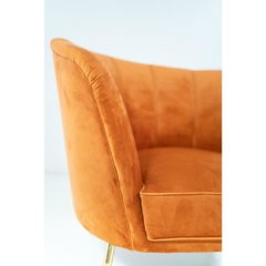 Poltrona Moderna Veludo Laranja Curvas Design Pés Metal Dourado Primeira Linha - LUXdécor