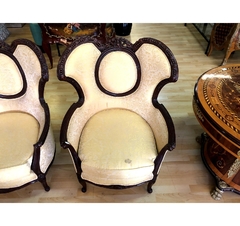Poltrona Tradicional Estogado Bege Madeira Imbuia - comprar online