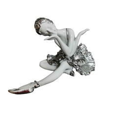 Enfeite Estatueta Bailarina Sentada Lindos Formosa - comprar online