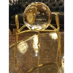 Escultura Decorativa Base Armação Metal Dourado Esfera Cristal Luxo - comprar online