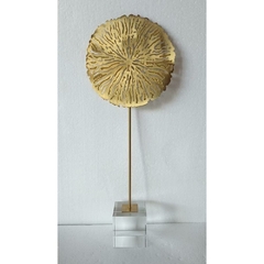 Escultura Decorativa Metal Dourado Folha Redonda Abstrato Base Cristal Incolor