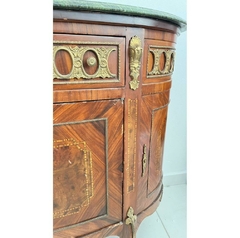 Móvel Dunquerque com tampo de mármore verde e detalhes na madeira - comprar online