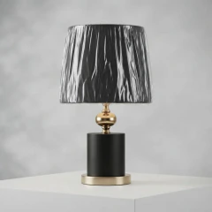 Abajur Moderno Detalhes Dourado Preto Redondo Fino Acabament - comprar online