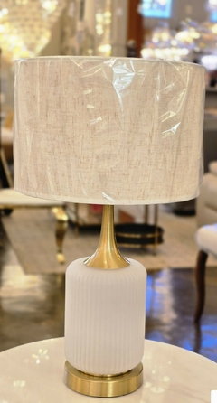 Abajur de Mesa Contemporâneo Base Design Relevos e Metal Dourado - comprar online
