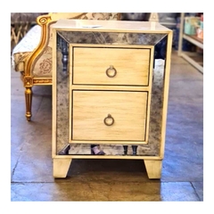 Mesa Cabeceira 02 gav. Branco Puxadores Argola Detalhe Espelhado