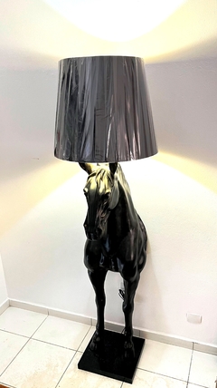 Luminaria Escultura Cavalo Em Pe Forte - comprar online