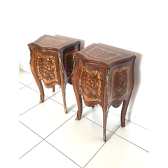 Par Mesa de Cabeceira Madeira Maciça Com Marquiterrie e Apliques de Bronze 3 Gavetas