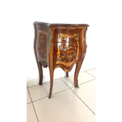 Mesa de Cabeceira Madeira Maciça Com Marquiterrie e Apliques de Bronze 3 Gavetas - LUXdécor