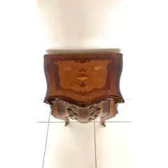 Mesa de Cabeceira Madeira Maciça Com Marquiterrie e Apliques de Bronze 3 Gavetas