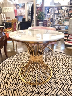 Mesa De Apoio Hall Moderna Marmore Metal Dourado Acinturado