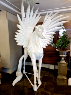 Escultura Branca Unicórnio Com Asas Fino Acabamento Luxo