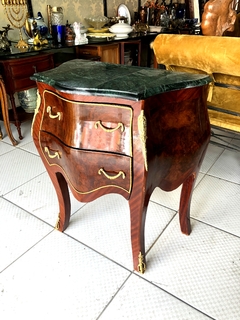 Mesa Cabeceira Bombê Radica Ornamentada em Bronze Classico