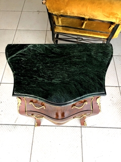 Mesa Cabeceira Bombê Radica Ornamentada em Bronze Classico - loja online
