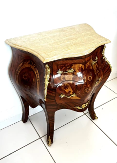 Mesa De Cabeceira Bombe Abaulada 2 Gavetas Marchetada Apliques De Bronze Tampo de Marmore - loja online