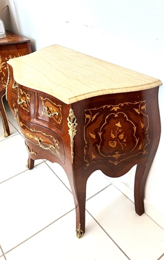 Comoda Bombe 4 Gavetas Madeira Maciça Marchetada Apliques de Bronze Tampo Marmore Verde - LUXdécor