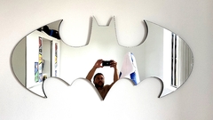 Espelho Batman Formato Simbolo Madeira Fino Acabamento - LUXdécor