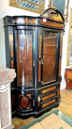 Cristaleira Boulle Classico Marchetaria Casco Incrustado