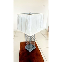 Abajur Metal Vazado Cinza Design Quadrado Com Cúpula Branca