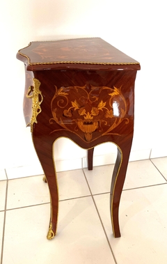 Imagem do Mesa Cabeceira Pequena Clássica Marchetaria Adornos Bronze