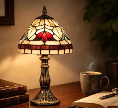 Luminária Pequena Tiffany Cúpula Vitral Base Metal Luxo - comprar online