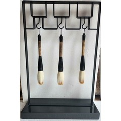 Escultura Decorativa Pinceis Pendurado Suporte Preto Fino Acabamento