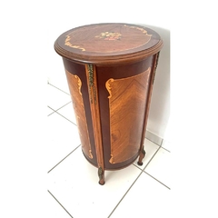 Mesa Cabeceira Criado Gaveteiro Redondo Luiz XV Madeira de Lei - LUXdécor
