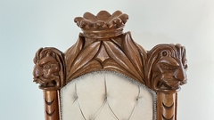Cadeira Madeira de Lei Entalhada a Mão Escultura Leão Encosto Alto com Capitonê na internet