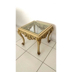 Imagem do Mesa Lateral Luiz XV Madeira Maciça Fortes Entalhes Tampo de Vidro