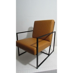 Cadeira de Braço Poltrona T. Caramelo Base Metal Formosa