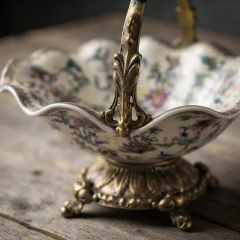 Fruteira Cesta Porcelana Florais Nobre Com Bronze Luxo - comprar online