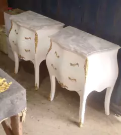 Par De Bombê Mesa Cabeceira Branca Bronze T Marmore Luxuoso