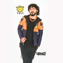 Chaqueta YOLO en internet