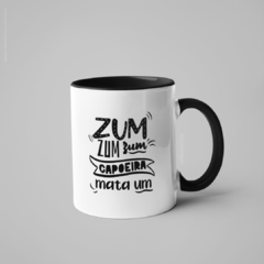 Caneca Capoeira Mata Um alça e interior coloridos na internet