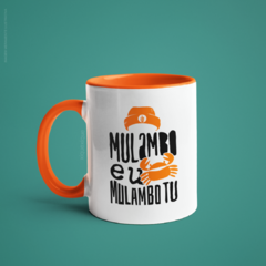 Caneca Mulambo Eu alça e interior coloridos na internet
