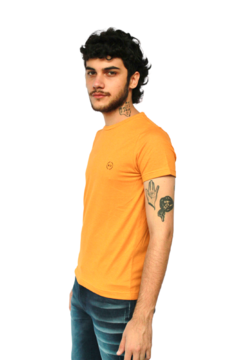 BASIC SLIM TEE - comprar online