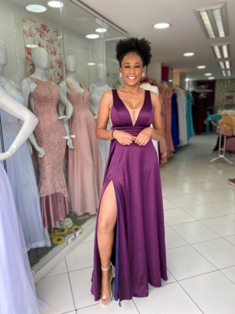Vestido longo roxo com fenda luana
