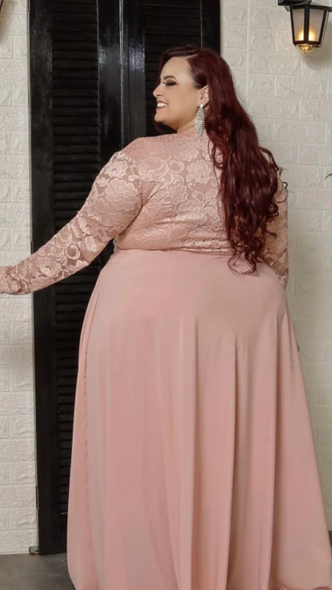 Vestido Plus Size Flora Rose Com Manga Longa