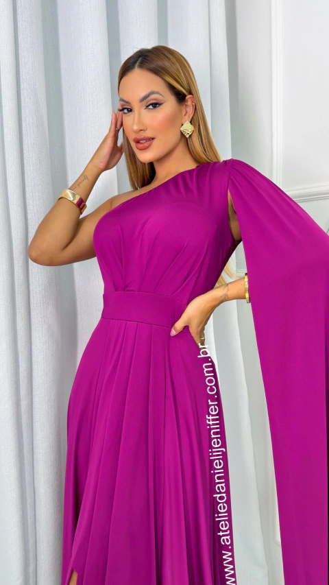 Vestido Longo Com Recortes Fúcsia Alça Única Manga Solta E Fenda Mavi - comprar online