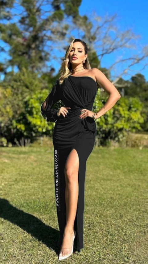 Vestido Longo Preto Bianca Manga Nula Com Lateral E Fenda