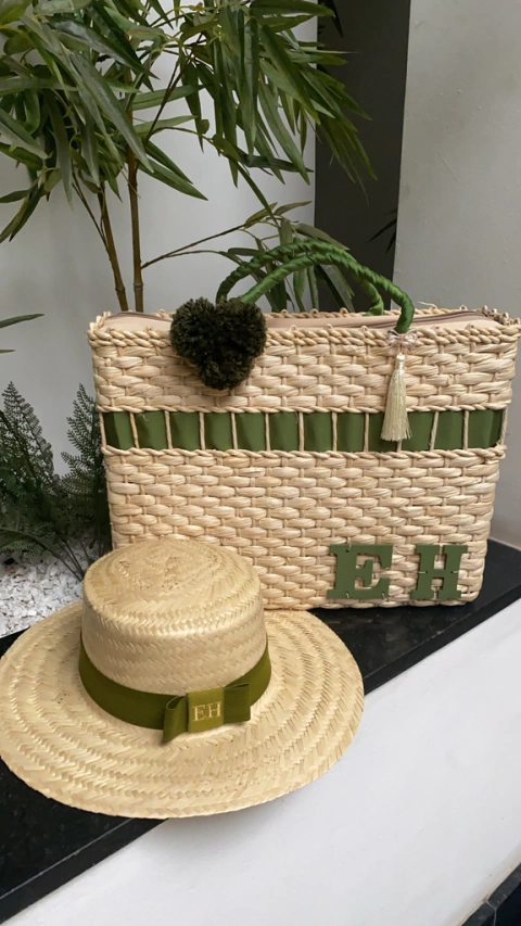 kit bolsa verde + chapéu palha natural