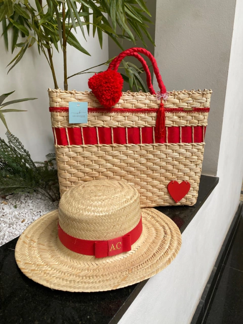 kit bolsa vermelho + chapéu palha natural