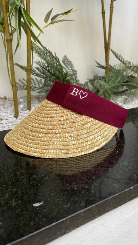 viseira palha com faixa bordô