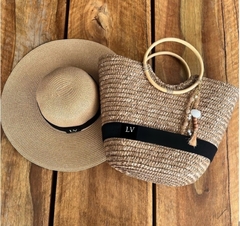 kit bolsa alça bambu iniciais + chapéu Paris 1.0 caramelo