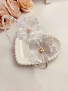 Aplique de flores em Cetim e organza e miolo na internet
